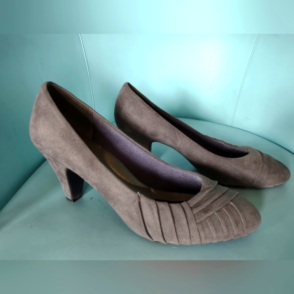 Abella Faux Suede Pumps Size 11